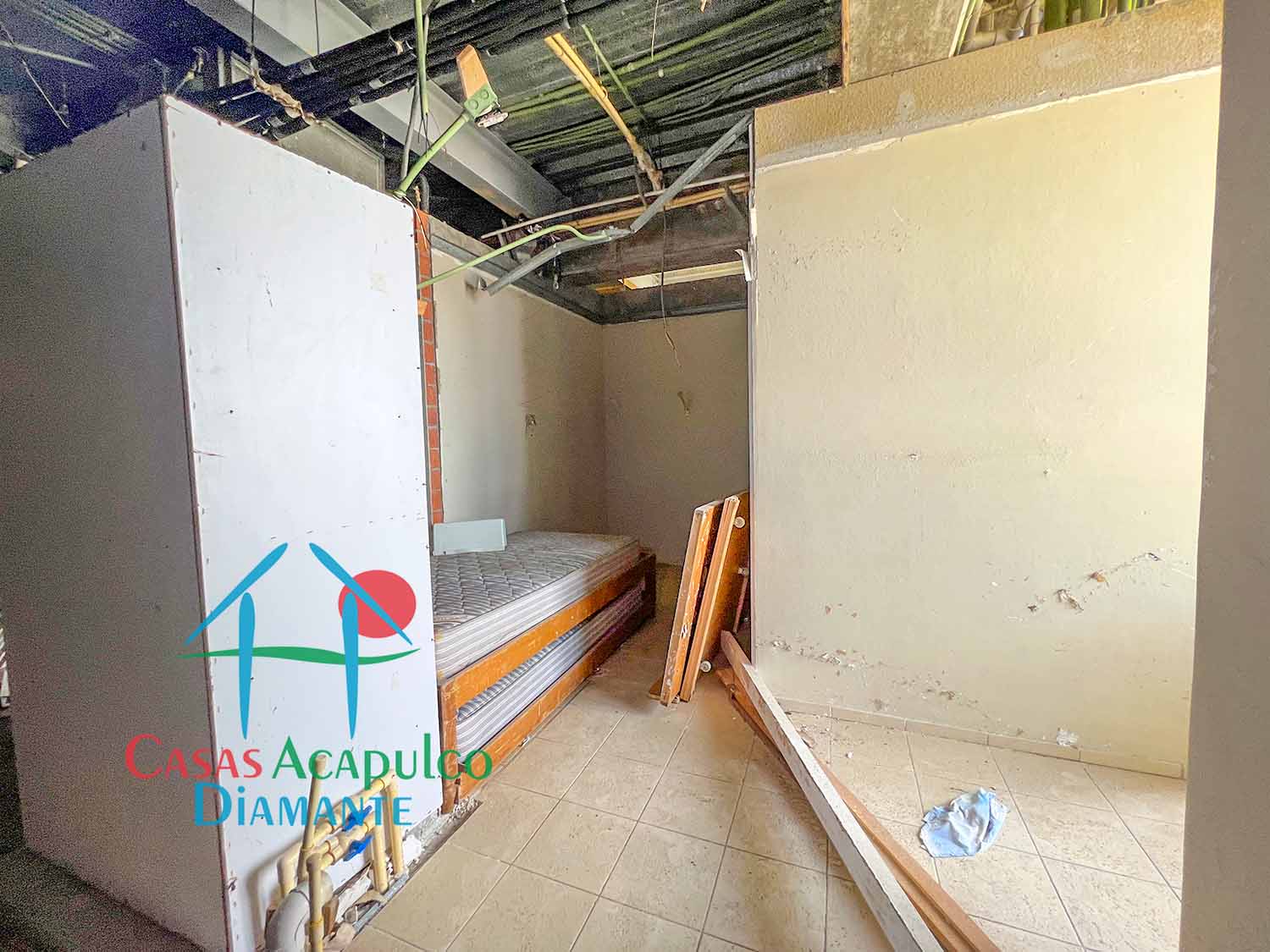 Galápagos 1001 - Lavandería después de Otis 3